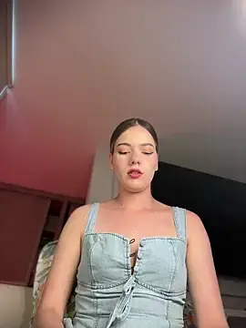 Stripchat Free Live Porn of NicoleCut