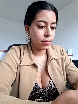 Stripchat Nude Webcam of Luianna
