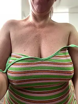 Stripchat Watch Live Sex Cams of sweetmystery1
