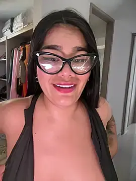 Stripchat Free Porn Cam of Issane_Peru
