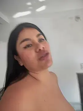 Stripchat Adult Webcam of Issane_Peru