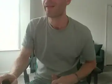 Stripchat Live Sex Cam of frenchbdmaninlondon