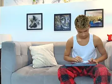 Stripchat Adult Webcam of GOLD_BOYS