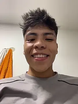 Stripchat Watch Live Sex Cams of MaxiWildd