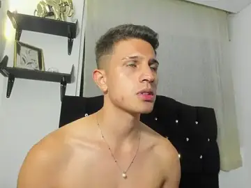 Stripchat Live Sex of kevin_ahss