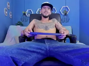 Stripchat Live Sex Cam of harold_777