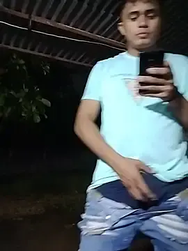 Stripchat Free Porn Cam of HOTRAINYGOLDEN