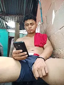 Stripchat Watch Live Sex Cams of HOTRAINYGOLDEN