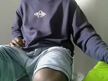 Stripchat Free Porn Cam of Alphadavid_23