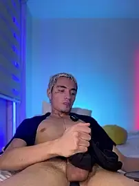 Stripchat Sex Cam of santikhalifa