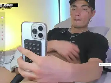 Stripchat Free Live Porn of santikhalifa