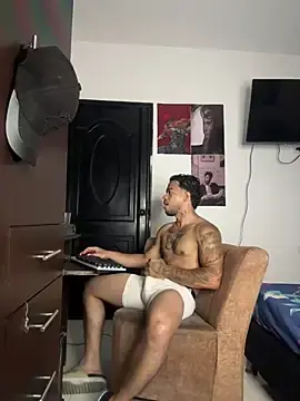 Stripchat Nude Webcam of Kenny_romano