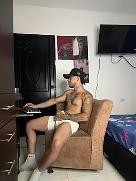 Stripchat Adult Webcam of Kenny_romano