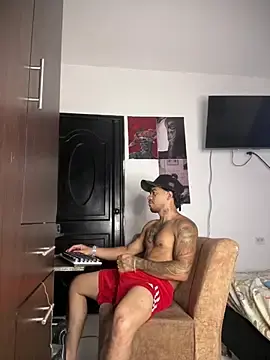 Stripchat Nude Webcam of Kenny_romano