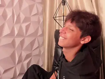 Stripchat Sex Cam of Ethan_qop