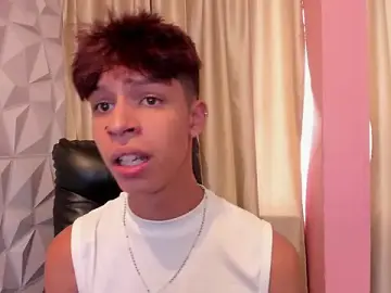 Stripchat Live Sex Cam of Ethan_qop