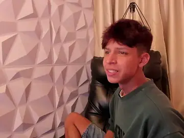 Stripchat Sex Cam of Ethan_qop