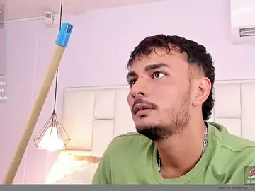 Stripchat Free Live Porn of LiamBlake_