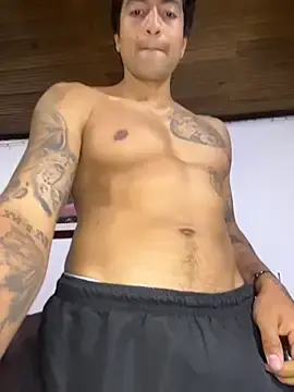 Stripchat Free Porn Cam of Crisloverrr