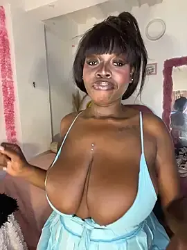 Stripchat Adult Webcam of karinacortes