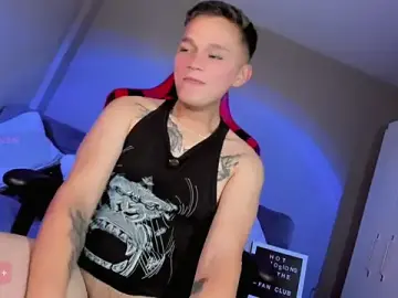 Stripchat Live Porn of Tim_wolf