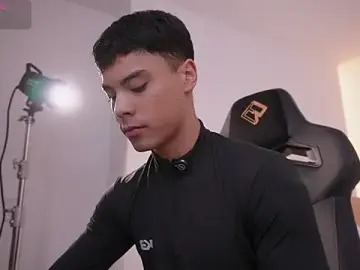 Stripchat Sex Cam of Dammon_Stallion