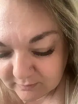 Stripchat Sex Cam of MikyVesela