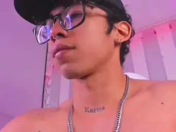 Stripchat Nude Webcam of AkazaBoy_