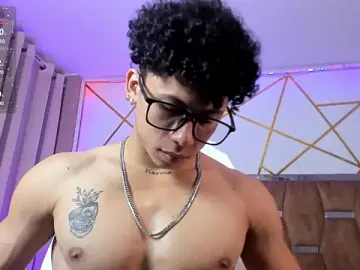 Stripchat Watch Live Sex Cams of AkazaBoy_