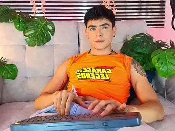 Stripchat Best Webcam of CamiiGuzmanX