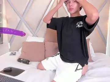 Stripchat Adult Webcam of ZaimRous