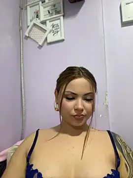 Stripchat Live Sex Cam of Beella1_