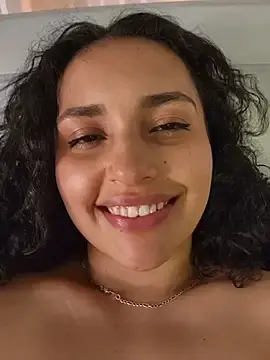 Stripchat Sex Cam of Lucy_Marin