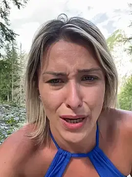 Stripchat Live Sex of petrouchkaaa_