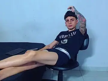 Stripchat Adult Webcam of mikecoper_23