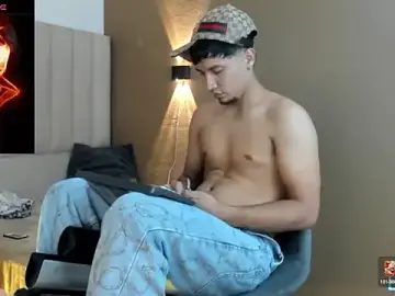 Stripchat Sex Cam of Noah_Smith01