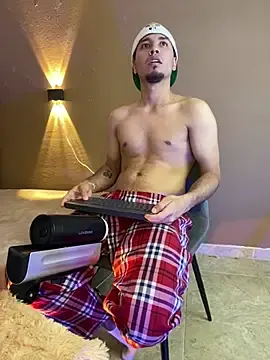 Stripchat Live Sex Cam of Noah_Smith01