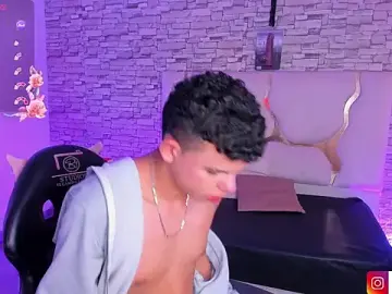 Stripchat Sex Cam of keahi_tay