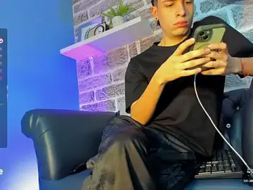 Stripchat Live Sex of kevinn_bluee