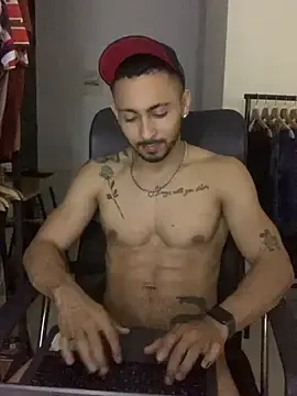 Stripchat Live Sex of NicolasChest_xxx