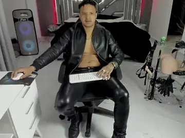 Stripchat Live Sex of master_leather