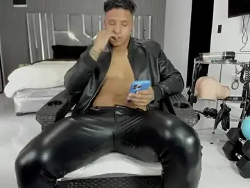 Stripchat Free Live Porn of master_leather