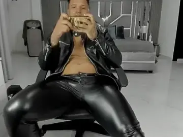 Stripchat Live Sex Cam of master_leather