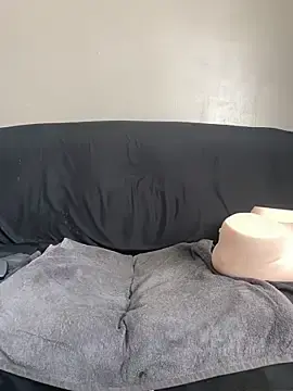 Stripchat Sex Cam of BruceIsHorny_