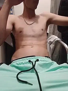 Stripchat Nude Webcam of Skinboy06