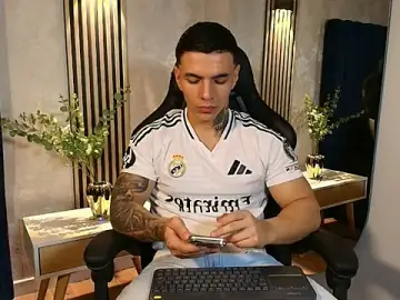 Stripchat Live Sex Cam of SalvatoreDmore