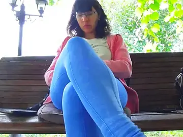 Stripchat Free Live Porn of BigLabia_PublicPark