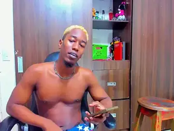 Stripchat Free Live Porn of Dreamastercum_