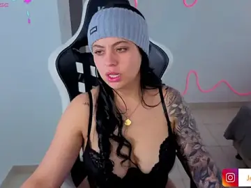 Stripchat Live Sex Cam of Victoryyy_