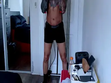 Stripchat Live Sex Cam of WyattBBC